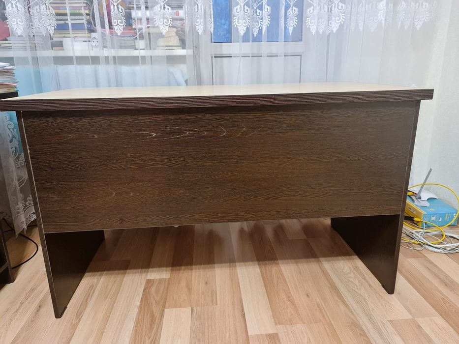 Стол офисный для ноутбука