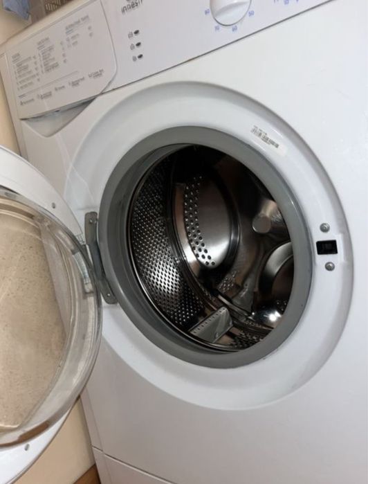 Продам стиральную машинку Indesit