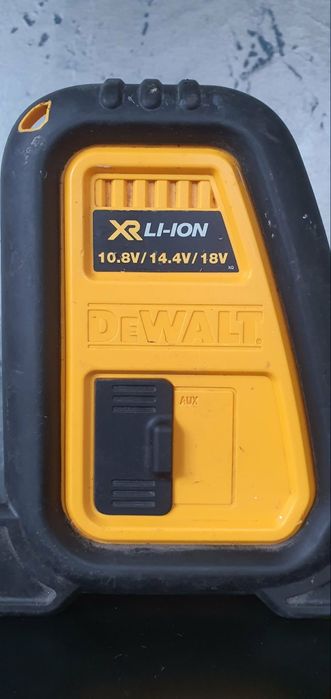 Vând boxă bluetooth DeWalt