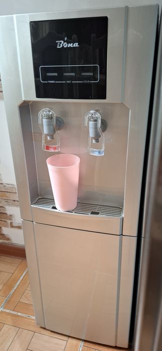 Продам диспенсер для воды