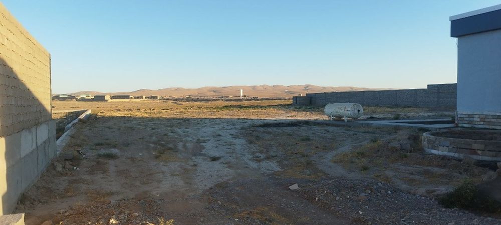 Noturar bino sotiladi