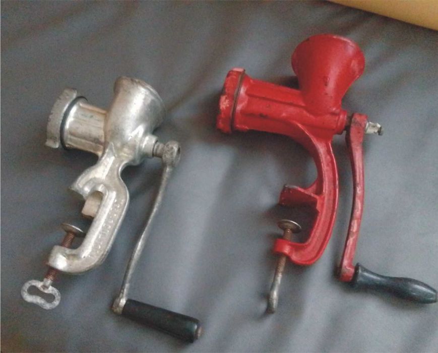 МЕСОМЕЛАЧКА ръчна --здрава РУСКА мелачка за месо или домати