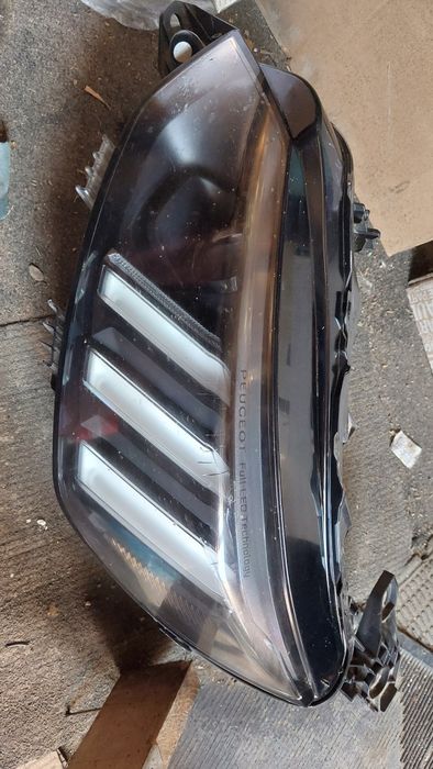 Far stanga dreapta full led Peugeot 2008 după 2017