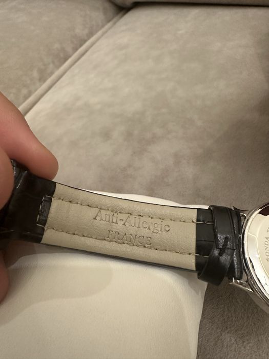 Золотые часы GNOMON