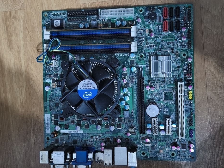 Vand i5-2400 + 8GB DDR3  (2x4GB Ram) pus pe Acer Q67H2-AM