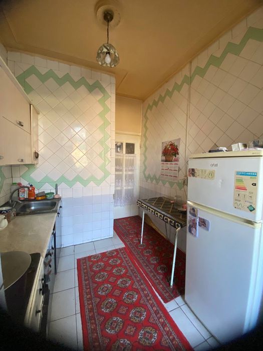 Chorsu Gulobodda 3 xona sotiladi