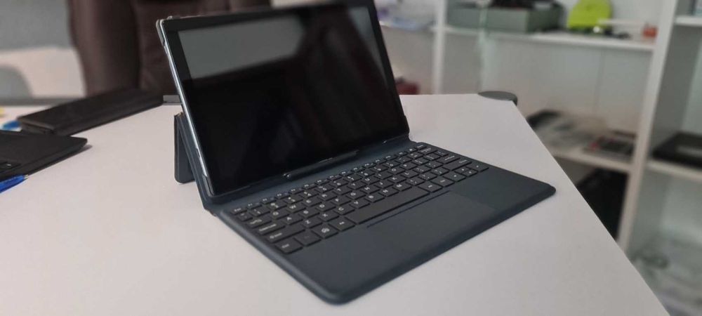 Tableta ISO HUNT cu tastatura