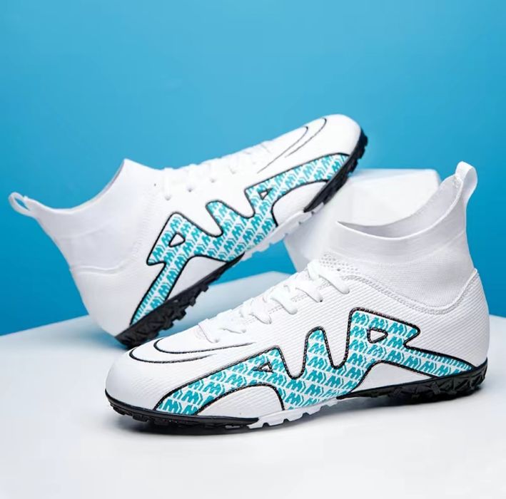 Футбольные бутсы сороконожки