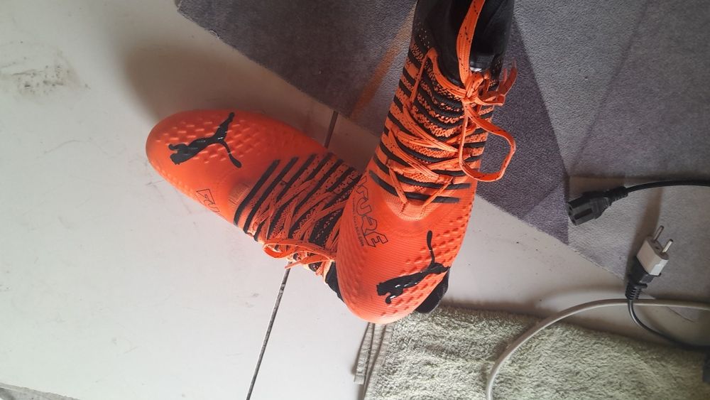 Продам бутсы puma