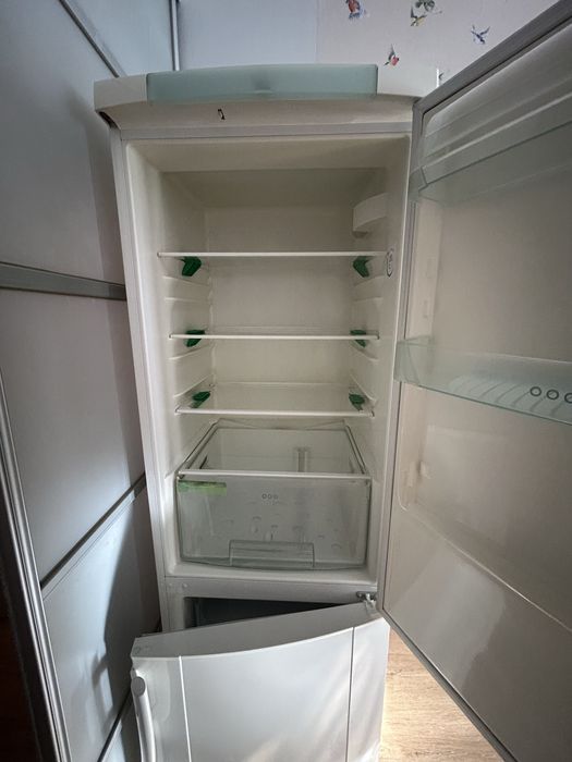 Продам холодильник Electrolux