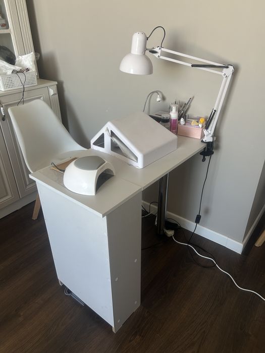 стол маникюрный.