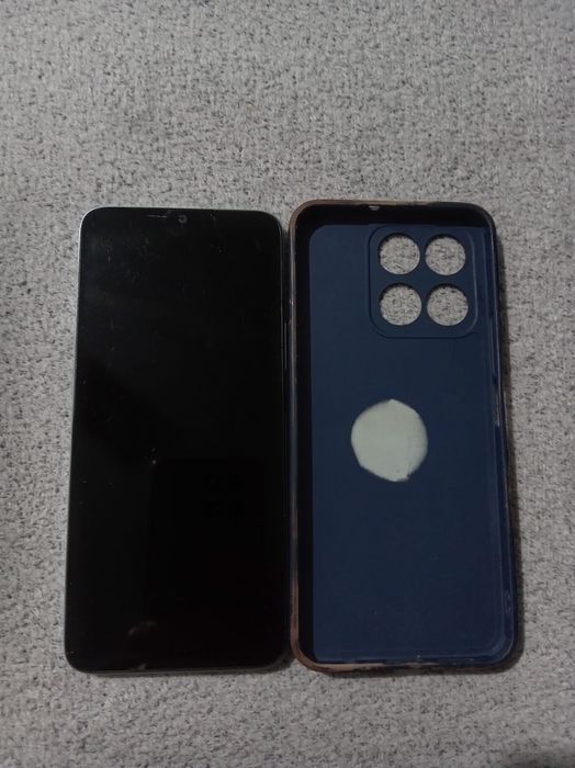Vand telefonul HONOR X6a cu husa albastra