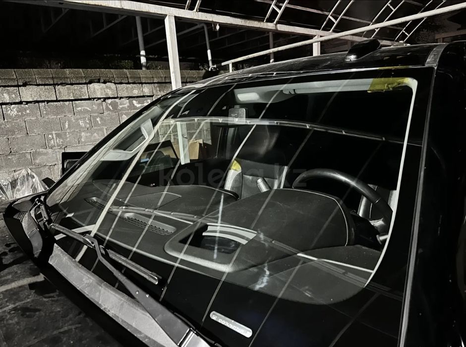 Лобовое стекло Cadillac Escalade