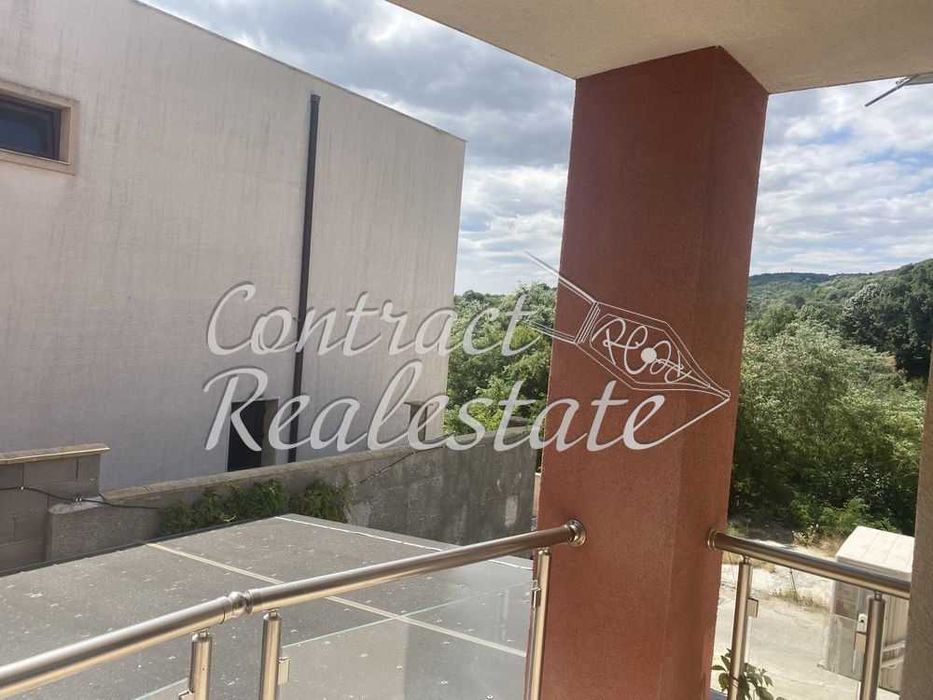 Дава се под наем Тристаен апартамент в Варна, Център - 98 кв.м за 612 € - Снимка #4