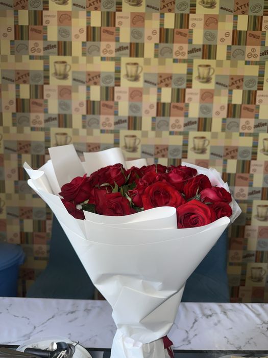 Цветы красные розы 25 штук