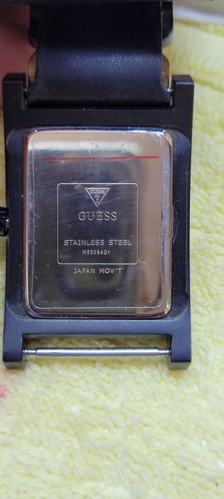 Продаётся  необичные часы GUESS кварц!