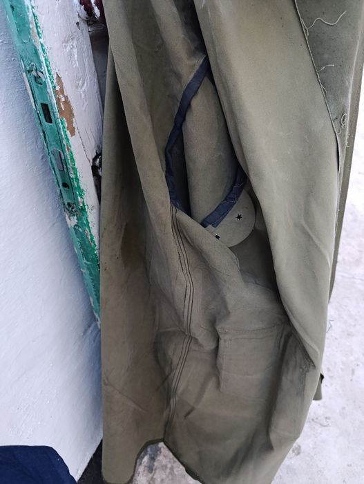 Плащ брезентовый.