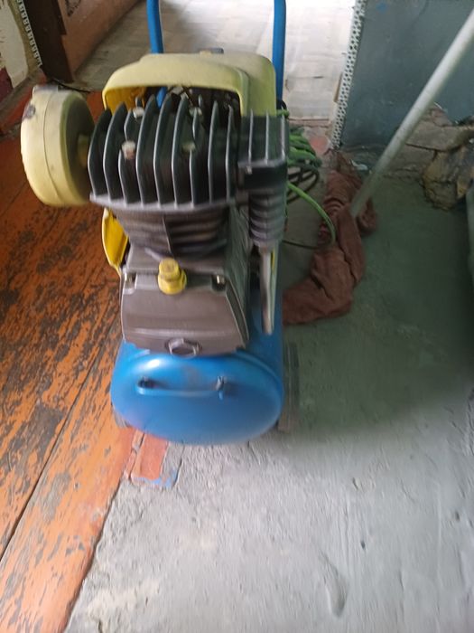 Продам Компресор