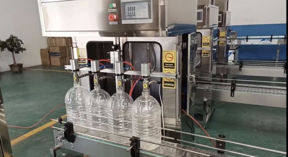 Полуавтомат розлива воды от 0,5л до 10 л.

Ярим автомат сув куйиш лини