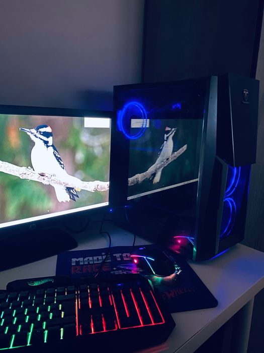 Цял gaming bundle pc+monitor+gaming setup