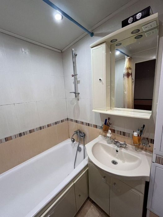 Сдам 2 комн квартиру Абая д.3