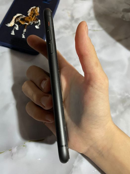 Продам Айфон 11 гб 128