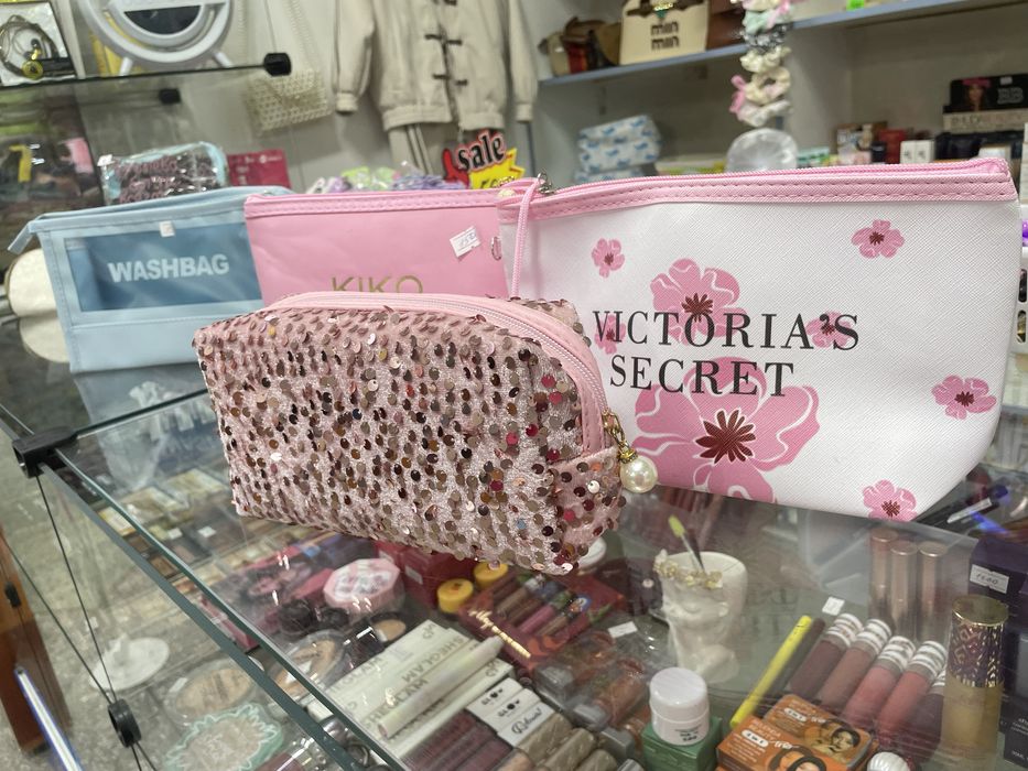 Красивые вместительные косметички