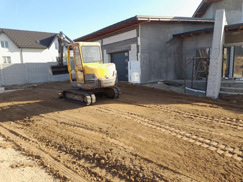 Inchiriez  miniescavator   si scule  constructii