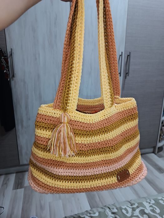 Лятна чанта плетена на една кука