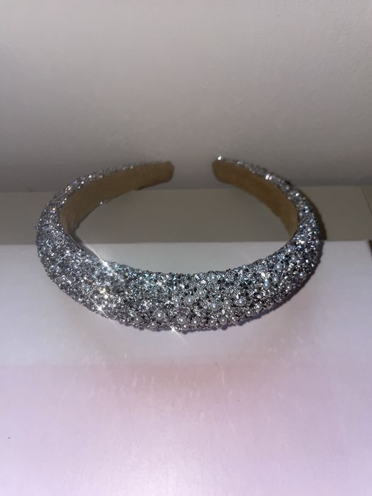 Бяла диадема