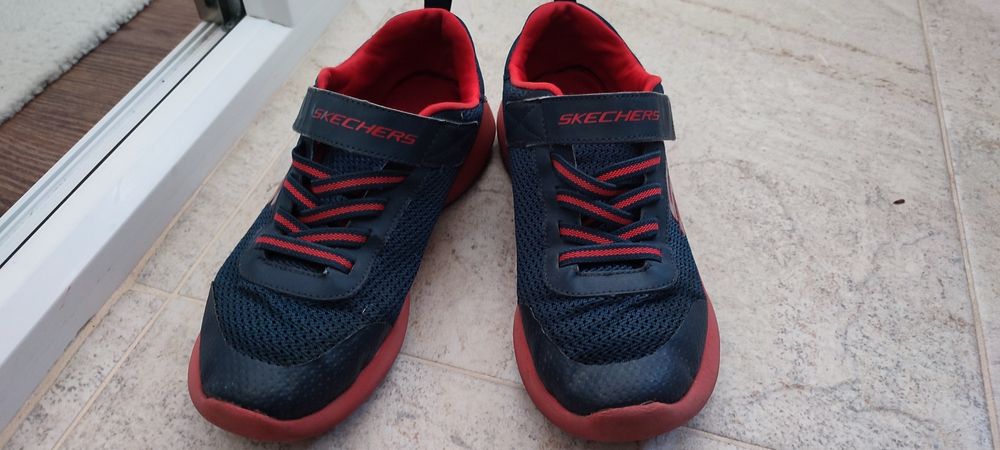 Adidasi Skechers mărimea 34 și 37