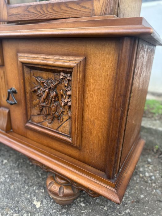 Масивен ретро шкаф/витрина