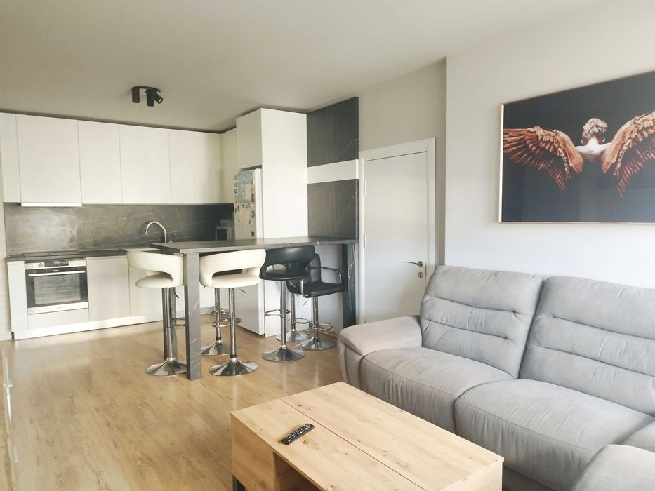 Дава се под наем Четиристаен апартамент в Перник, Изток - 110 кв.м за 611.49 € - Снимка #1