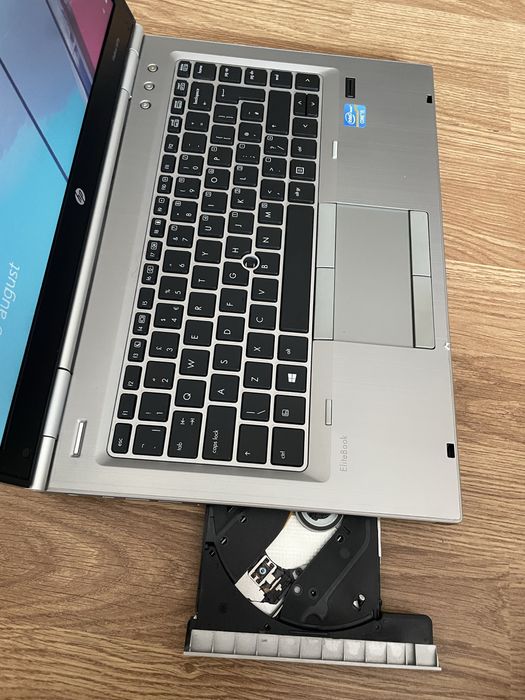 Laptop HP EliteBook intel core i5,2,60GHz,Display 14 inch led,500gb memorie,baterie bună,vine cu încărcător