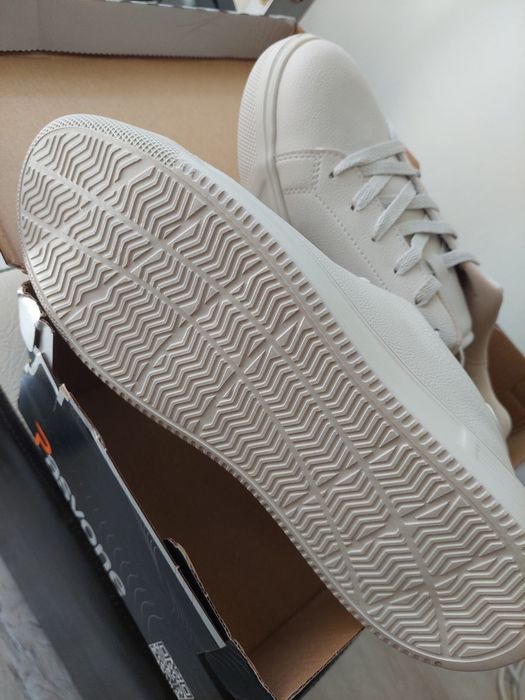 Adidasii Unisex. Am Nr 38 Si 39 Noi La Cutie Calitate Foarte Bună
