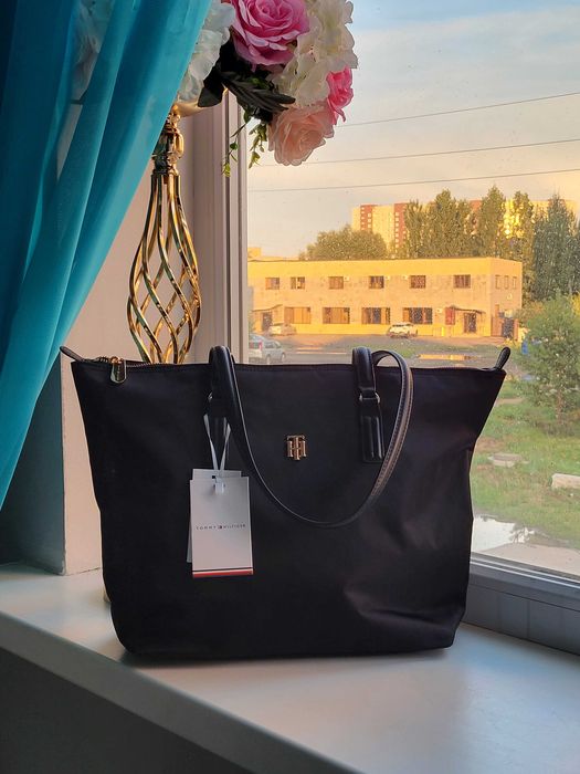 Сумка tommy hilfiger черная