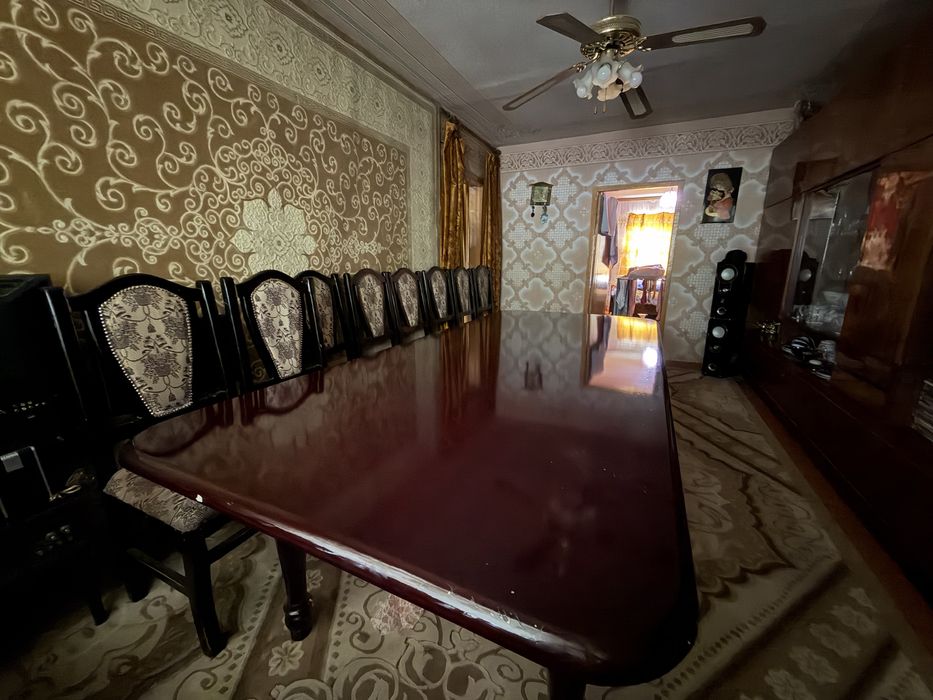Стол со стульями