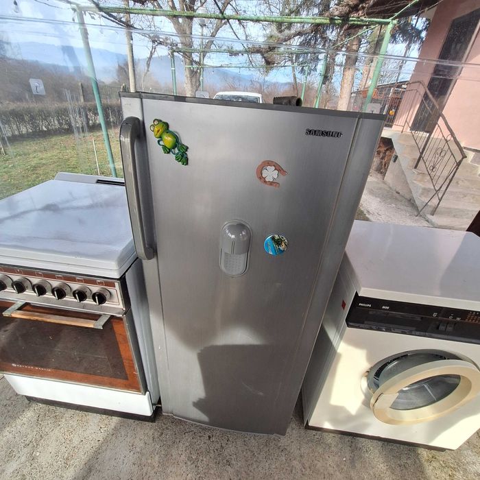 Продавам стари но качествени Хладилник, печка и пералня