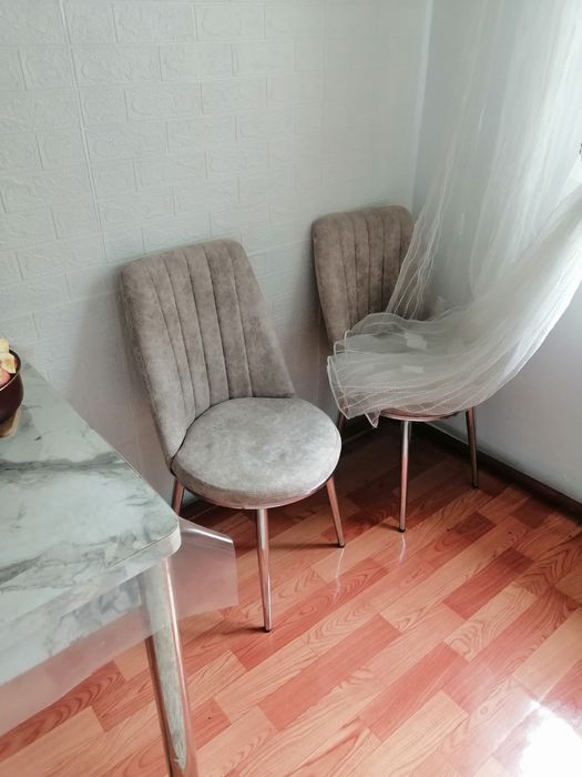 Продам стол под мрамор с 4мя стульями