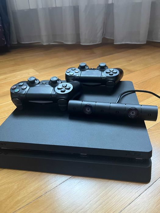 Playstation 4   + 2 контролера