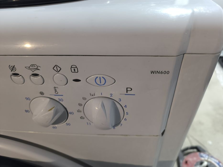 Пералня Indesit Win 600
