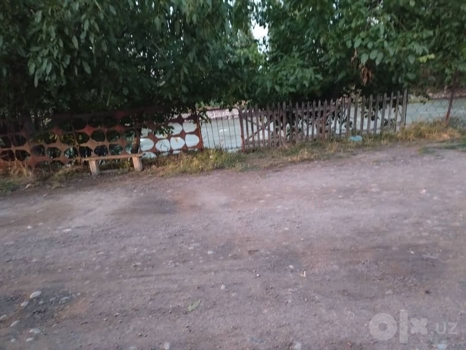 Uy xovli joy sotiladi 7 ta xonadan iborat