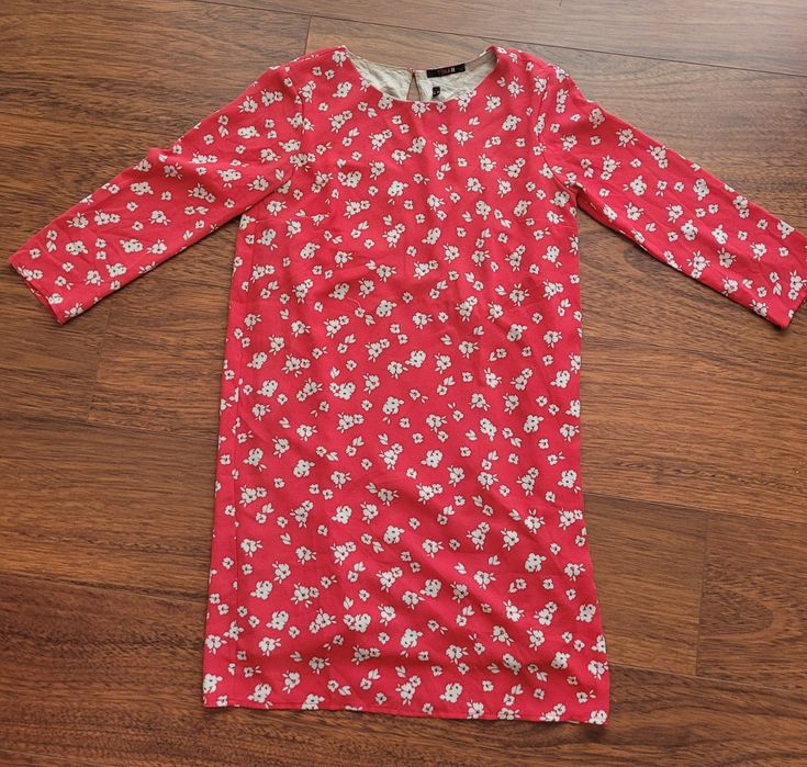 Rochie roșie, Tina R