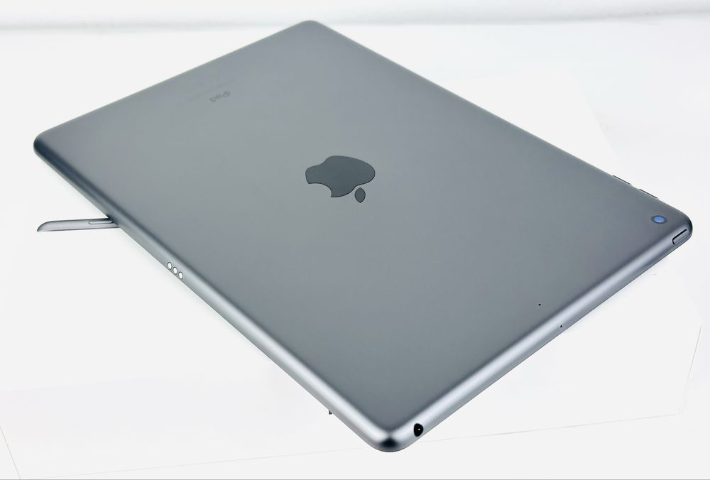 КАТО НОВ! Apple iPad 8th Gen 32GB WiFi Space Gray Гаранция!