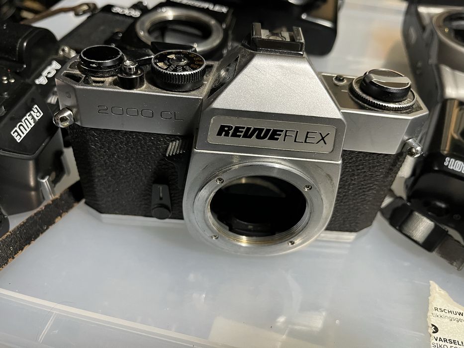 Aparat foto de colectie Revueflex pe film (Body)