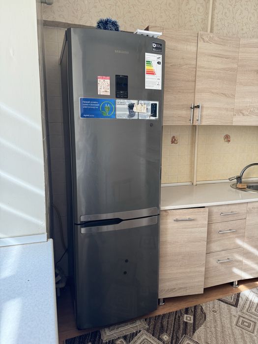 Холодильник Samsung в отличном состоянии