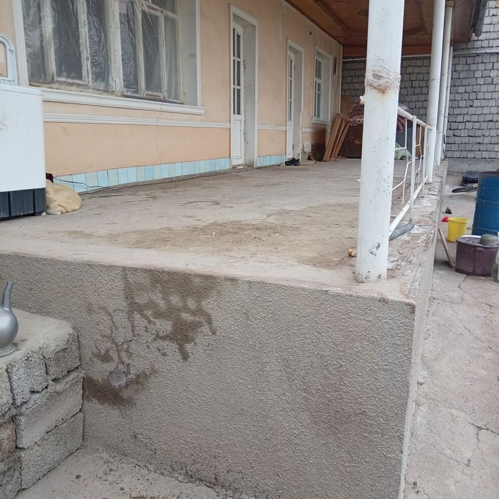 Uy sotiladi 6 sotix 2 xona 1ta oshxona 1 ta xammom