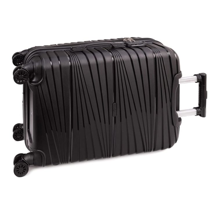 Чемодан на колесиках.