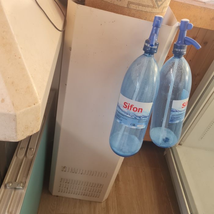 Șemineu pe lemne adus din Germania