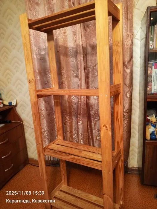 Продаю деревянный стеллаж IKEA.